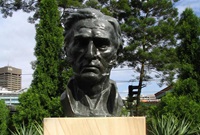 A granite bust of Jose Artigas, mounted on a sandstone plinth
