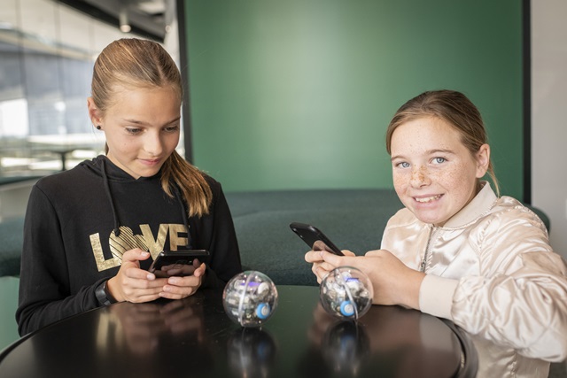 Girls using Makerspace kits