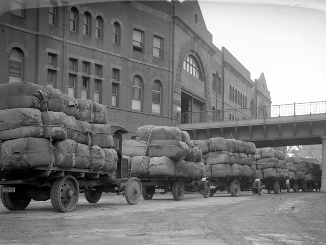 Lorries laden with cargo on Hickson Road circa 1920s